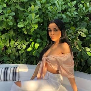 Meet your Posher, Somara